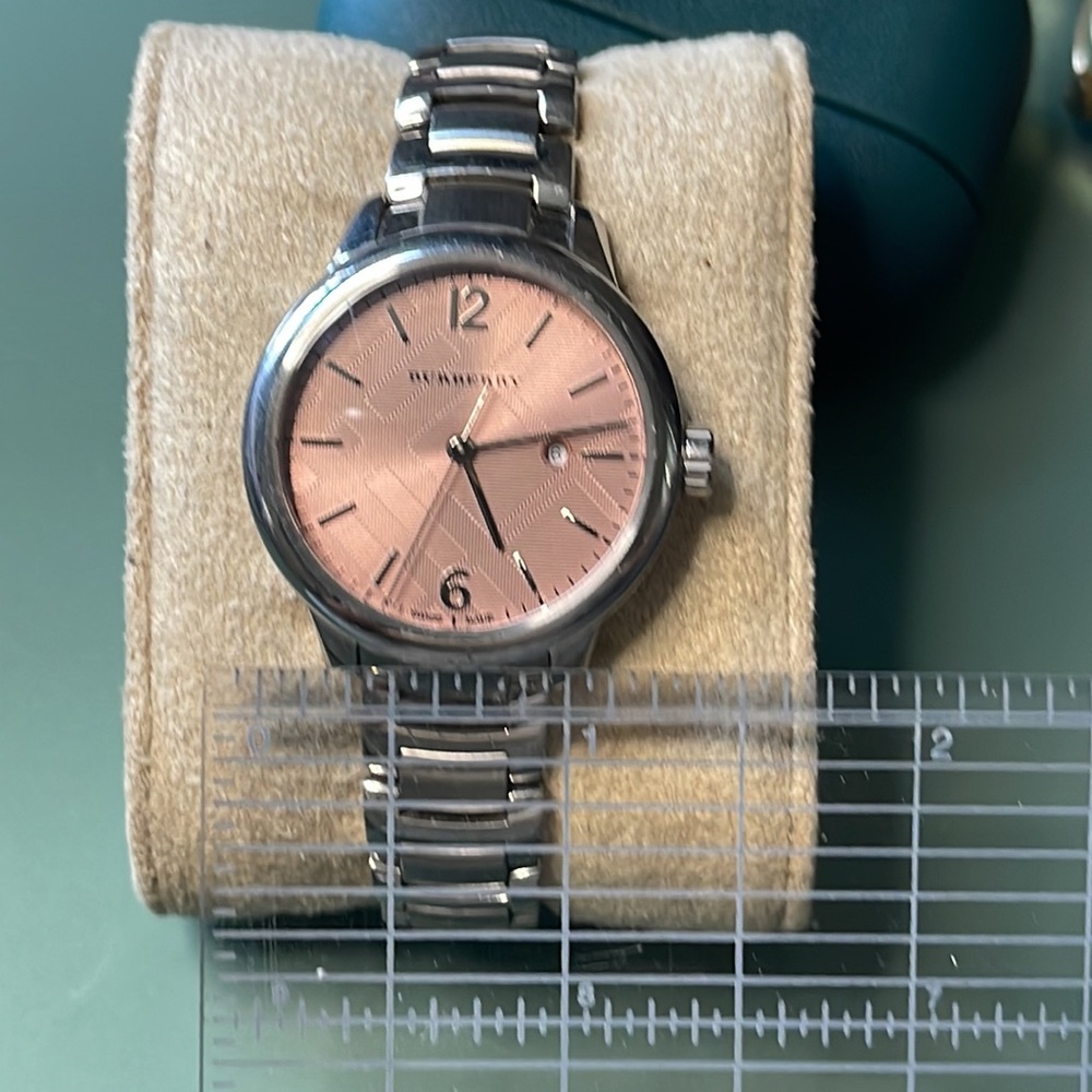 Women’s Burberry Watch pink dial - Picture 2 of 6